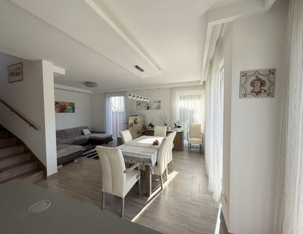 Eladó ikerház, Gödöllőn 149.9 M Ft, 5 szobás