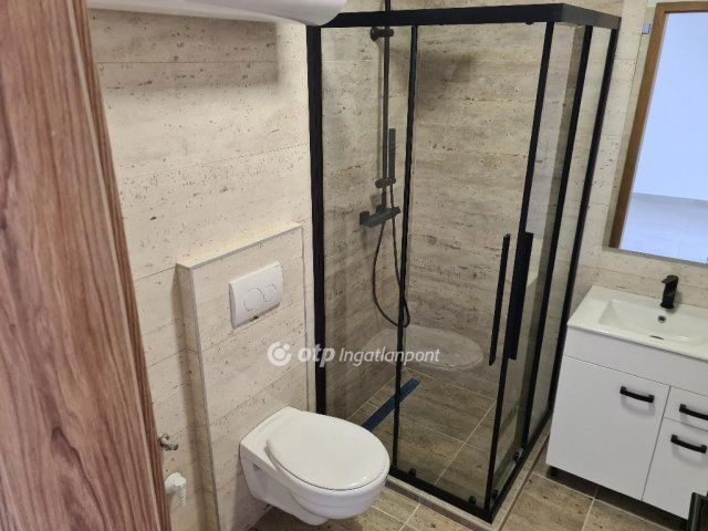 Eladó téglalakás, Budapesten, III. kerületben 69.999 M Ft