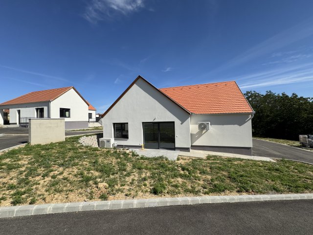 Eladó családi ház, Nagykozáron 105.9 M Ft, 3 szobás
