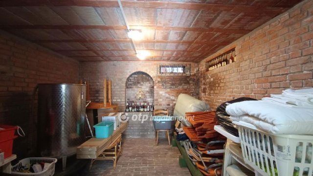 Eladó családi ház, Balatonbogláron 30 M Ft, 3 szobás