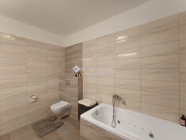 Eladó családi ház, Pomázon 199.5 M Ft, 6 szobás