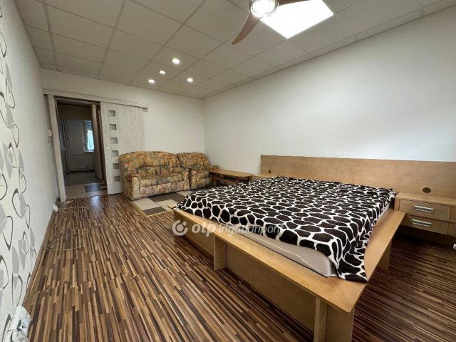 Eladó panellakás, Nyíregyházán 57 M Ft, 1+2 szobás