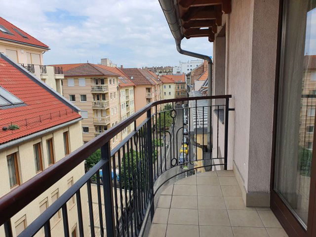 Eladó téglalakás, Budapesten, VII. kerületben, Holló utcában