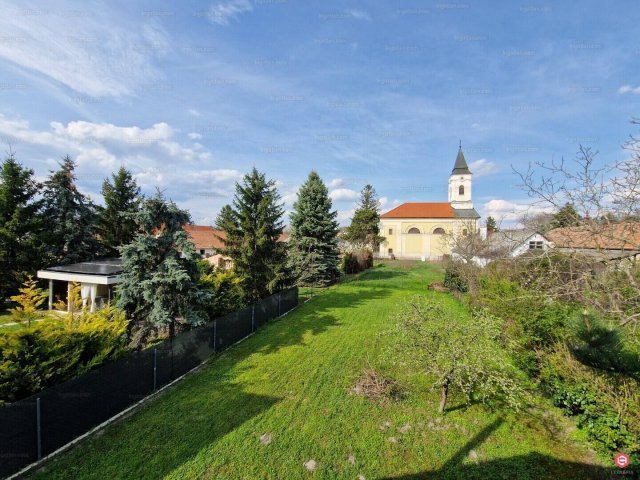 Eladó családi ház, Velencén 97.9 M Ft, 3+4 szobás