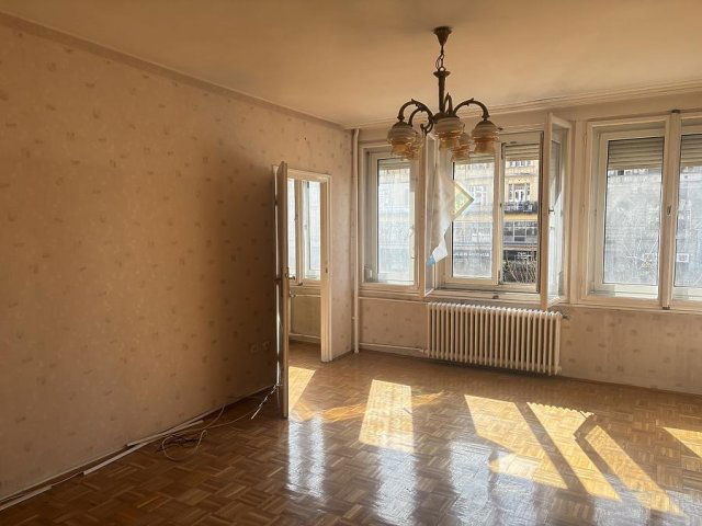 Eladó téglalakás, Budapesten, VII. kerületben, Károly körúton