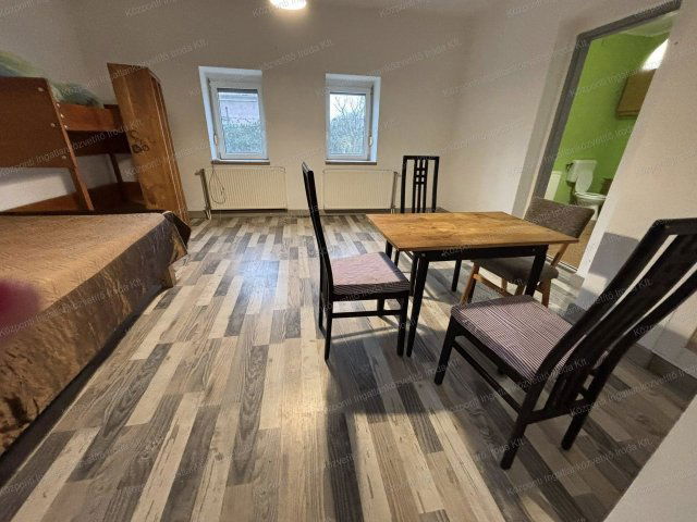 Eladó családi ház, Dunaalmáson 31.99 M Ft, 1 szobás