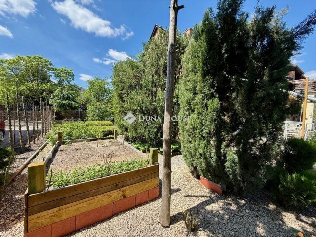 Eladó családi ház, Kecskeméten 149.9 M Ft, 9 szobás