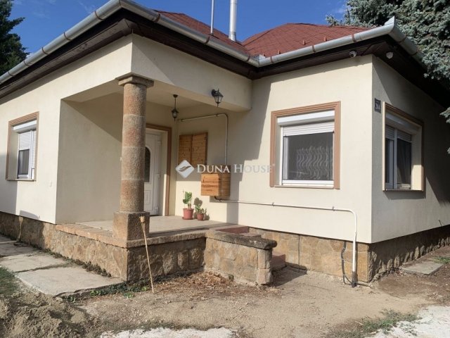 Eladó családi ház, Vecsésen 189.9 M Ft, 4 szobás