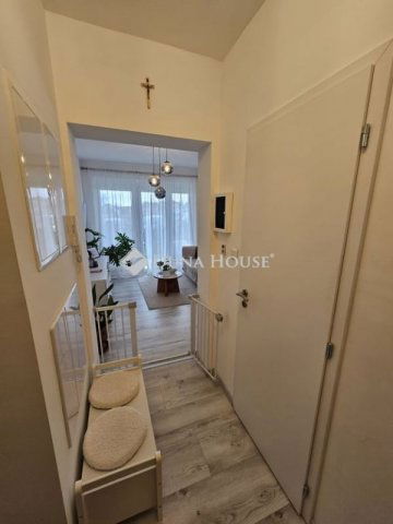 Eladó téglalakás, Pécsett 96.9 M Ft, 4 szobás