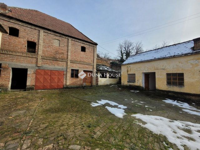 Eladó családi ház, Dunaszekcsőn 32.9 M Ft, 6 szobás