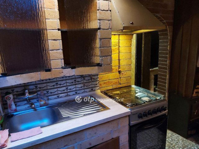 Eladó családi ház, Szegeden 39.9 M Ft, 1 szobás