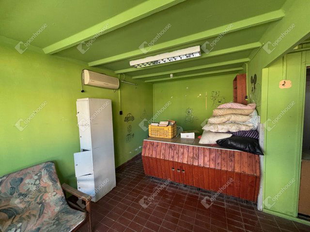 Eladó üzlethelyiség, Szegeden 2.5 M Ft, 2 szobás