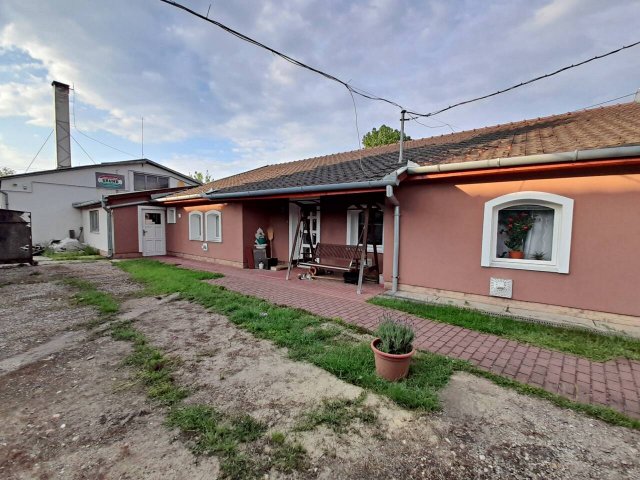 Eladó ipari ingatlan, Békéscsabán 75 M Ft, 4+2 szobás