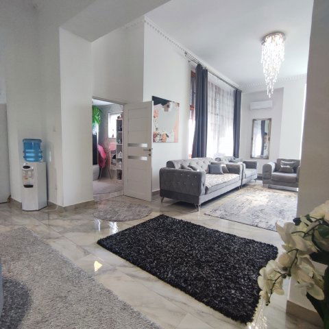Eladó családi ház, Makón 65 M Ft, 3 szobás