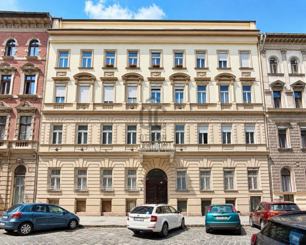 Eladó téglalakás, Budapesten, VI. kerületben 86.5 M Ft, 2 szobás