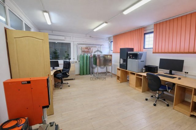 Kiadó ipari ingatlan, Komáromban 2000 E Ft / hó