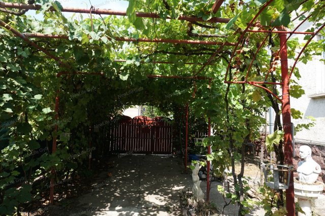 Eladó családi ház, Győrött 86.5 M Ft, 3 szobás