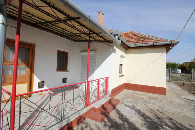 Eladó családi ház, Abonyban 25 M Ft, 3 szobás