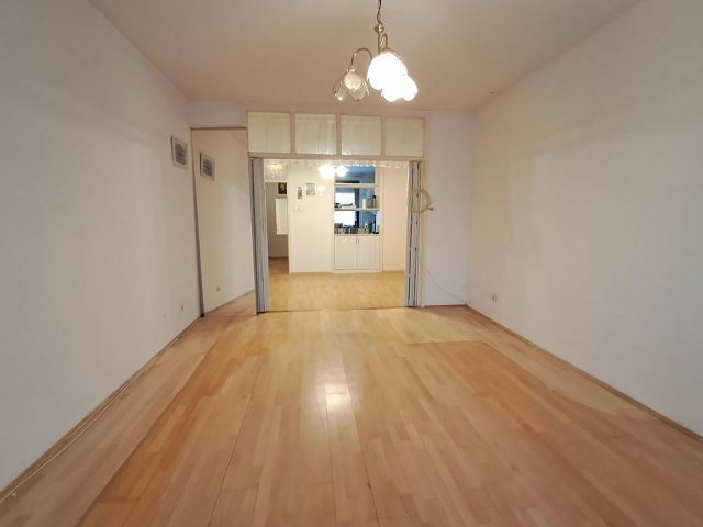 Eladó panellakás, Budapesten, XV. kerületben, Báthory utcában