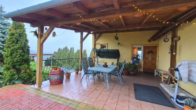 Eladó családi ház, Sárváron 99 M Ft, 6 szobás