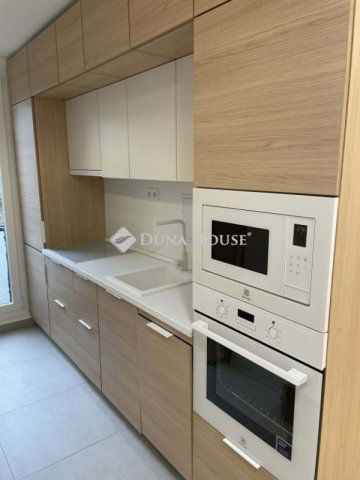 Eladó panellakás, Pécsett 59.5 M Ft, 2 szobás