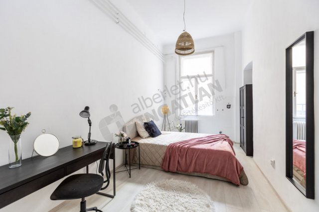 Kiadó téglalakás, albérlet, Budapesten, V. kerületben, 4 szobás