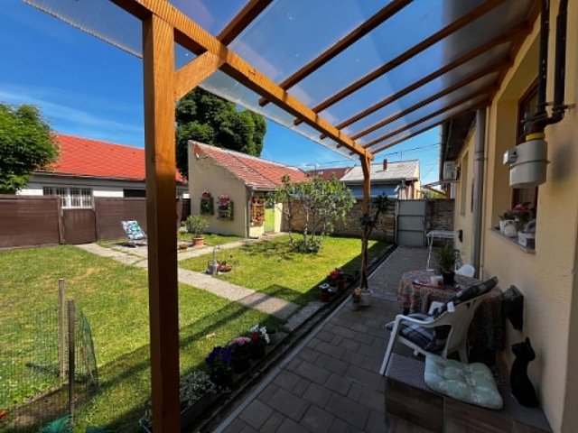 Eladó sorház, Pécsett 32.9 M Ft, 1+1 szobás