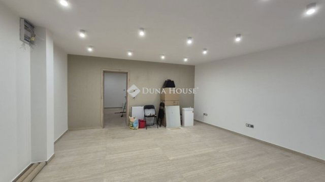 Eladó téglalakás, Kecskeméten 50 M Ft, 1 szobás