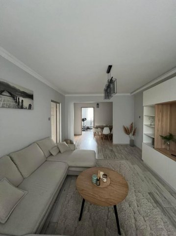 Kiadó panellakás, albérlet, Komáromban 250 E Ft / hó