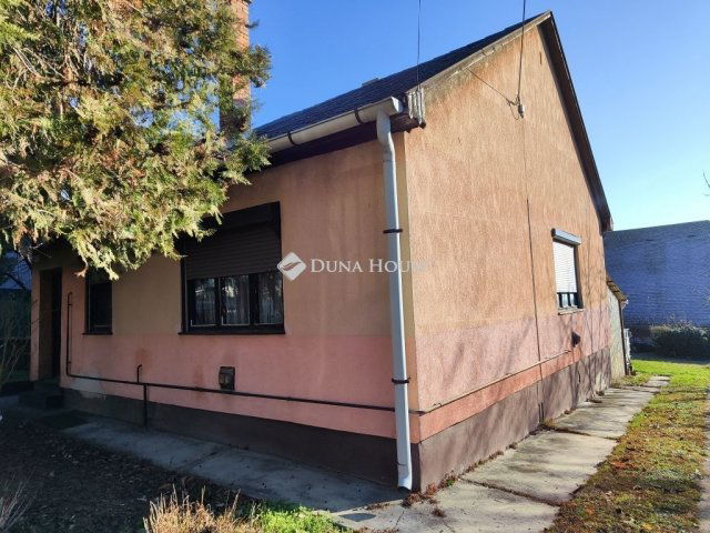 Eladó családi ház, Érden 75 M Ft, 3 szobás