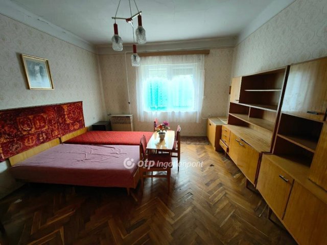 Eladó családi ház, Kisújszálláson 25 M Ft, 2 szobás