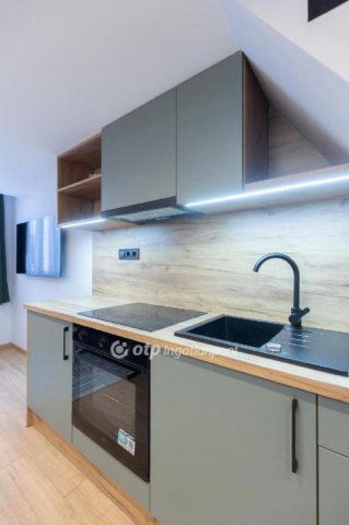 Eladó téglalakás, Budapesten, VI. kerületben 52.5 M Ft, 2 szobás