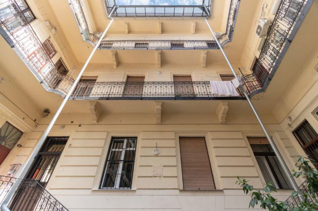Eladó téglalakás, Budapesten, VI. kerületben 61 M Ft, 1 szobás