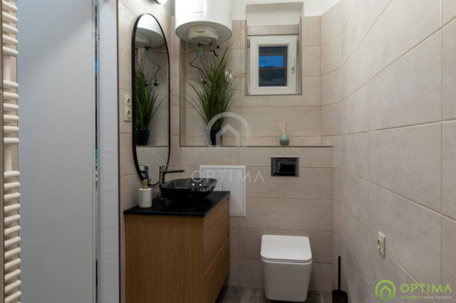 Eladó téglalakás, Budapesten, V. kerületben, Ferenciek terén