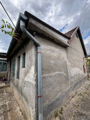 Eladó családi ház, Pécsett 33.4 M Ft, 3 szobás