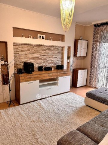 Eladó panellakás, Szolnokon 38.99 M Ft, 1+2 szobás