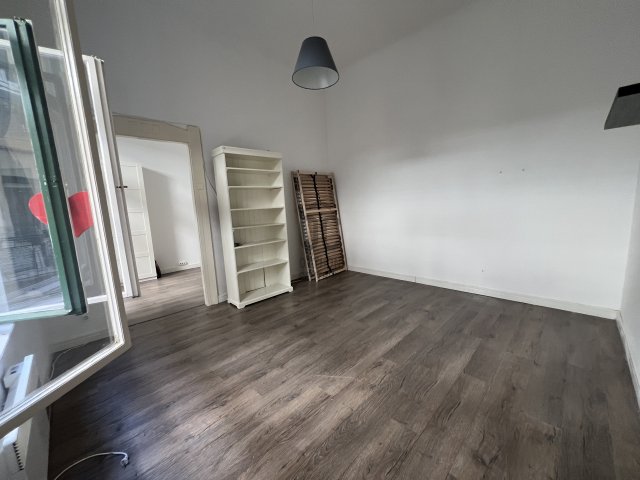 Eladó téglalakás, Budapesten, V. kerületben, Váci utcában