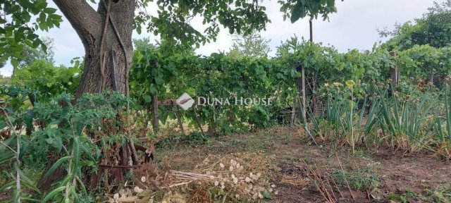 Eladó nyaraló, Etyeken 24.9 M Ft, 2 szobás / költözzbe.hu