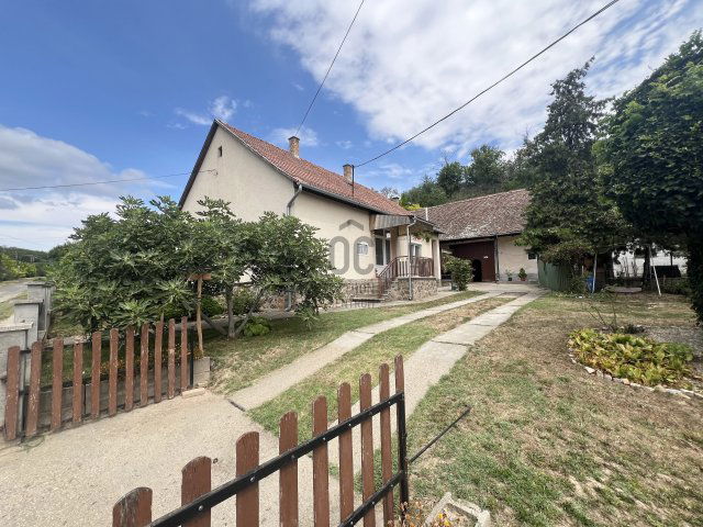 Eladó családi ház, Tevelen 26 M Ft, 3 szobás