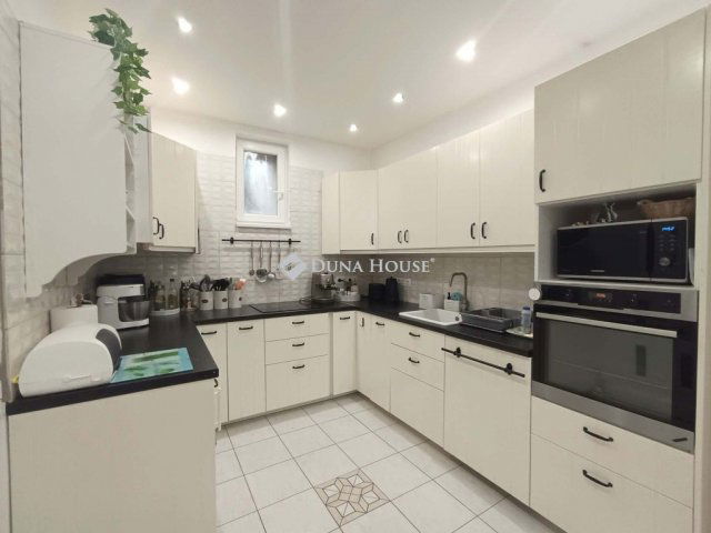 Eladó családi ház, Fertőszentmiklóson 94.5 M Ft, 5 szobás