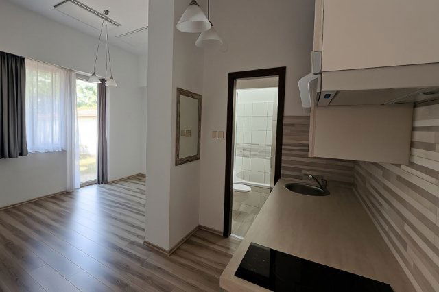 Eladó téglalakás, Kaposváron, Fő utcában 32.9 M Ft, 1 szobás