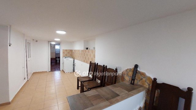 Eladó családi ház, Kisújszálláson 14.5 M Ft, 2 szobás