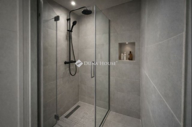 Eladó téglalakás, Budapesten, XXI. kerületben 31 M Ft, 2 szobás