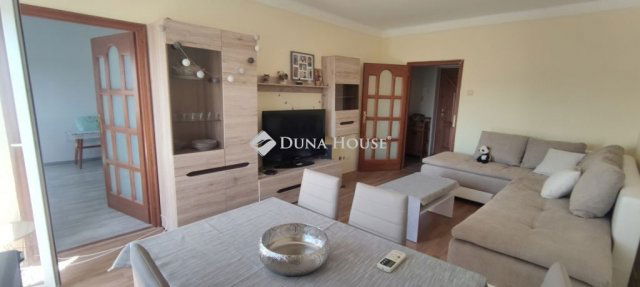 Eladó téglalakás, Szolnokon 26.8 M Ft, 2 szobás