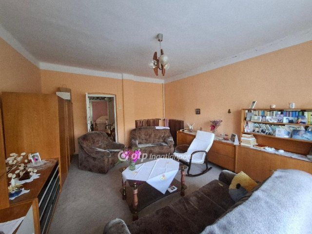 Eladó családi ház, Verpeléten 17.8 M Ft, 3 szobás