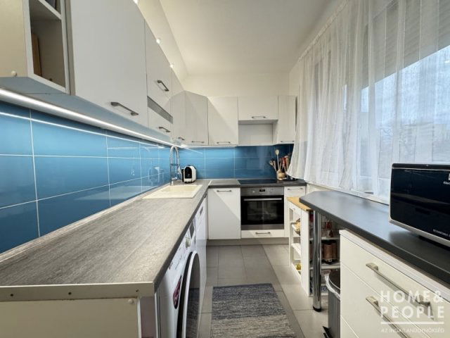 Eladó téglalakás, Szegeden 64.99 M Ft, 2+2 szobás