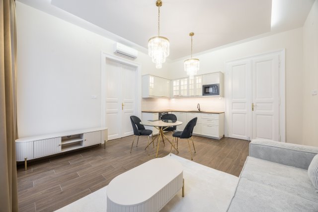 Eladó téglalakás, Budapesten, VII. kerületben, Nefelejcs utcában