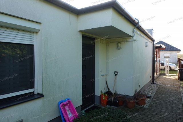 Eladó családi ház, Veszprémben 112 M Ft, 3+1 szobás