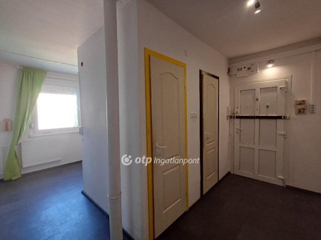 Eladó panellakás, Szigetszentmiklóson 54.9 M Ft, 2+1 szobás