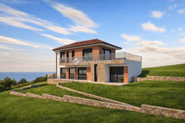 Eladó családi ház, Fonyódon 226 M Ft, 4 szobás